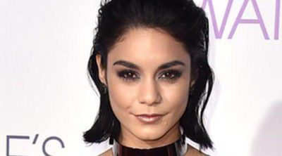 Vanessa Hudgens se refugia en el yoga y en Austin Butler tras la muerte de su padre