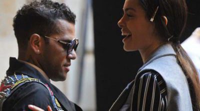 Dani Alves visita la 080 Barcelona Fashion para animar a su novia Joana Sanz