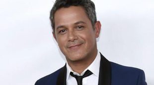 El tierno abrazo de Alejandro Sanz y su hija Manuela sobre el escenario tras su debut como corista