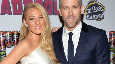 Ryan Reynolds y Blake Lively, felices y enamorados en la presentación de 'Deadpool'