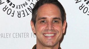 El creador de 'Arrow' y 'The Flash' Greg Berlanti anuncia el nacimiento de su hija Caleb Gene por gestación subrogada