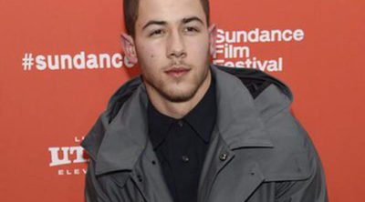 ¿Extrañas coincidencias? Nick Jonas y Lily Collins, pillados juntos en el aeropuerto