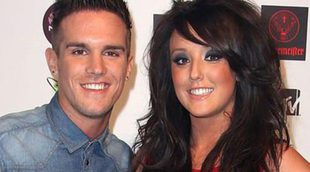 Gary Beadle ('Geordie Shore'), desnudo en la ducha mientras habla con Charlotte Crosby