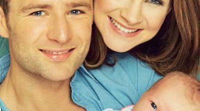 Harry Judd y su mujer Izzy Judd presentan a su hija Lola Rose Emma