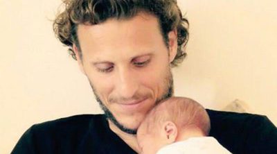 Diego Forlán presenta a su hijo Martín con una tierna fotografía