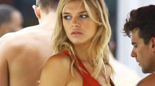 Kelly Rohrbach, impresionante en bañador rojo en el rodaje del remake de 'Vigilantes de la playa'