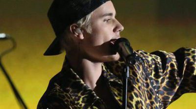 Justin Bieber se va de cena con su equipo antes de comenzar su gira mundial