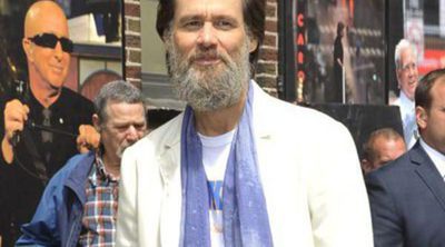 Jim Carrey reaparece con nueva imagen y acompañado por una mujer misteriosa en California