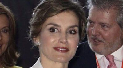 Los Reyes Felipe y Letizia olvidan el escándalo del #CompiYogui en Puerto Rico entre erratas, interrupciones y baños de masas