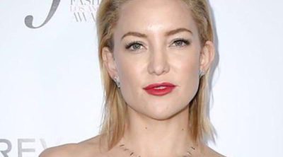 Kate Hudson celebra su 37 cumpleaños rodeada de musculosos chicos sin camiseta