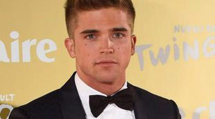 Los perfectos abdominales de River Viiperi: El modelo presume de escultural cuerpo en el mar