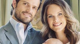 Primer posado oficial de Carlos Felipe de Suecia y Sofia Hellqvist con su hijo Alejandro