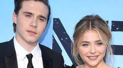 Brooklyn Beckham y Chloe Moretz pasean su amor en la alfombra roja de la premiere de 'Malditos Vecinos 2'