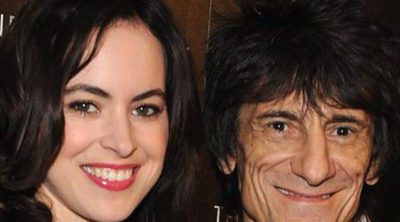 El guitarrista de los Rolling Stones Ronnie Wood, padre de gemelas a los 68 años