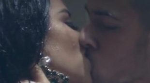 Nick Jonas y Shay Mitchell derrochan pasión en el videoclip de 'Under You'