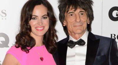 Ronnie Wood y su mujer Sally presentan a sus hijas gemelas