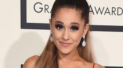 Ariana Grande se reúne con sus compañeros de la serie 'Victorious' en su 23 cumpleaños