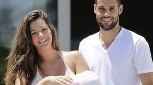 Malena Costa y Mario Suárez celebran el nacimiento de su hija muy bien rodeados