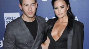 Nick Jonas y Demi Lovato rinden homenaje a las víctimas de Orlando y tienen un gesto con los trabajadores de Pulse