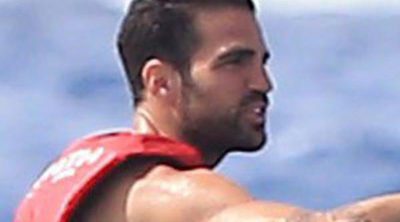 Cesc Fàbregas luce cuerpazo junto a Daniella Semaan durante sus vacaciones en familia en Ibiza