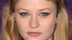 Emilie de Ravin ('Once Upon A Time') anuncia su compromiso con el director Eric Bilitch