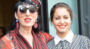 Hiba Abouk y Rossy de Palma se divierten en una fiesta de Jean Paul Gaultier en la Fashion Week de París 2016