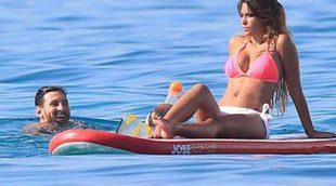 Leo Messi y Antonella Roccuzzo se relajan en familia en las aguas cristalinas de la isla de Ibiza