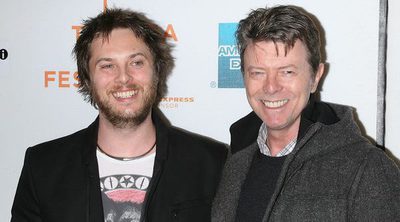 Duncan Jones, hijo de David Bowie, se convierte en padre seis meses después de la muerte del cantante