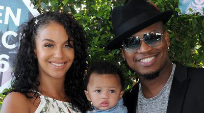 Ne-Yo y Crystal Renay Smith deslumbran en los Teen Choice Awards 2016 junto a su hijo Shaffer