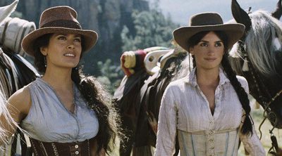 Los 10 años de 'Bandidas en los 5 peores errores y despropósitos de la película de Salma Hayek y Penélope Cruz