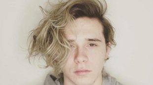 Brooklyn Beckham cambia de look y apuesta por el rubio