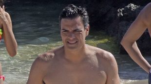 Pedro Sánchez y su mujer Begoña Gómez presumen de cuerpazo y de amor en Ibiza