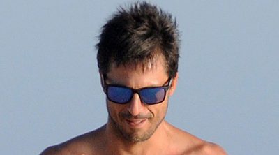 Hugo Silva, pillado en las playas de Cádiz con su novia Marta Guerras en topless