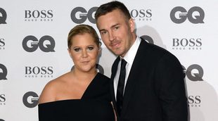 Amy Schumer posa por primera vez junto a su novio Ben Hanisch en los Premios GQ 2016