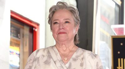 Kathy Bates recibe su estrella en el Paseo de la Fama de Hollywood