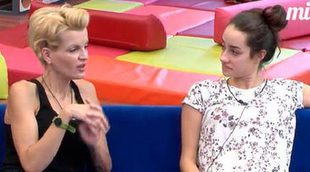 GH17: Adara y Bárbara se ríen de Miguel por su peluquín y su profesión de modelo