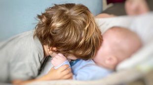 Sara Carbonero celebra los 4 meses de Lucas con una tierna foto junto a su hermano Martín