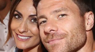 Xabi Alonso y Nagore Aramburu, entre cervezas en el Oktoberfest junto a sus tres hijos