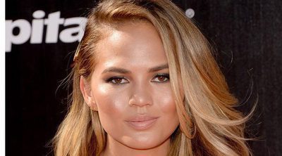 Chrissy Teigen se desnuda en las redes sociales 6 meses después de estrenarse como madre