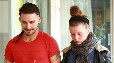 Shia LaBeouf y Mia Goth estrenan su matrimonio paseando por Los Ángeles