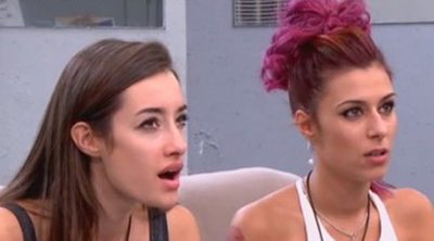 La tía de Bea, pillada insultando gravemente a Adara al saludar a su sobrina en el plató de 'Gran Hermano 17'