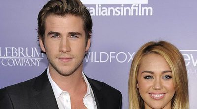 Miley Cyrus confirma que su compromiso con Liam Hemsworth continúa en pie