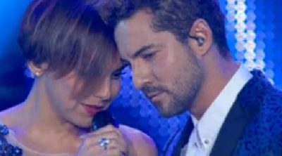 Chenoa abraza a David Bisbal mientras cantan 'Escondidos' y le dice tras la actuación: "Te quiero mucho"