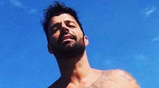 El posado sexy de Ricky Martin: Presume de cuerpazo en la playa