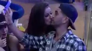 Simona entra pisando fuerte: Besa a Rodri y Alain en su primera fiesta en 'GH 17'