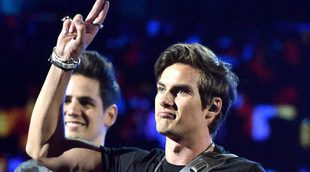 El terrible error del vocalista de Dvicio al pedir que Juan Gabriel pase a recoger un Grammy Latino