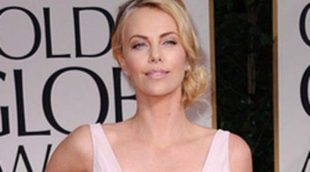 Charlize Theron celebra junto a Katie Holmes la adopción de su hijo Jackson