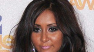 Snooki practica para ser madre paseando un muñeco por Nueva Jersey