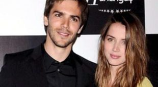 Ana de Armas y Marc Clotet desmienten definitivamente su crisis reapareciendo juntos en los Premios Shangay 2012