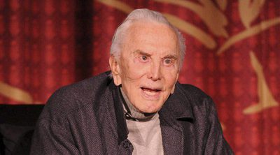 10 momentos inolvidables de Kirk Douglas, el actor centenario